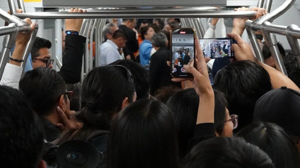 Línea A del Metro CDMX solo opera de Pantitlán a Santa Marta por revisión de catenaria