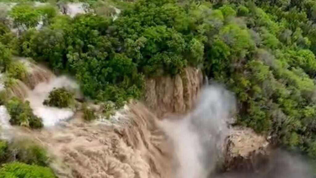 Lluvia Arrastra A Dos En Slp