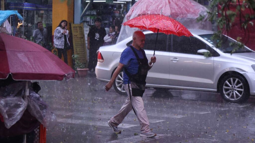 Barry deja lluvias pese a que se degradó. Cuartoscuro