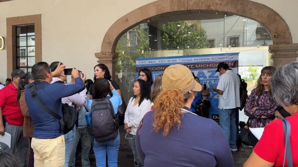 Maestros de la CNTE toman alcaldías y oficinas en Michoacán; hay protestas en, al menos, 25 municipios