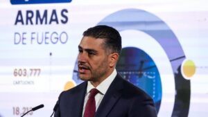 “Refinería clandestina en Veracruz almacenaba más de 500 mil litros de crudo”: Harfuch