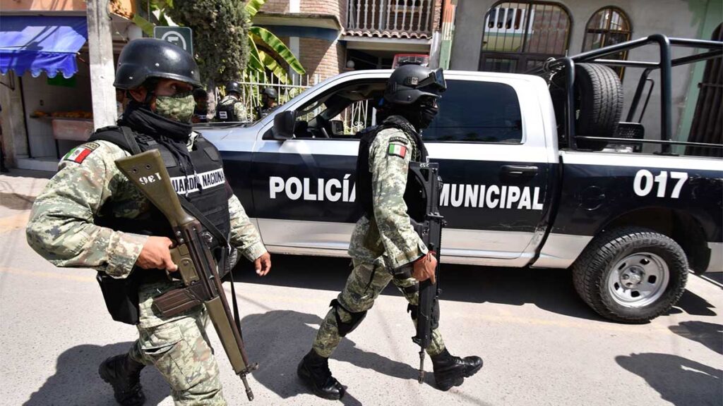 Autoridades buscan a familia desaparecida en Mazatlán.