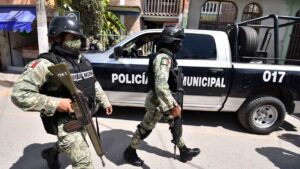 Desaparecen madre y sus tres hijos en Mazatlán, Sinaloa, y levantan a 2 policías en Navolato