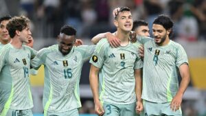 César Montes comanda la victoria de México ante Surinam y clasifica a la siguiente ronda de la Copa Oro