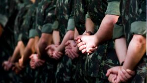 Con tintes de espionaje y facultades excesivas se perfila un Estado “espía”