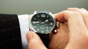 “No es un Rolex”: alcalde de Tolimán aclara polémica por reloj que le regalaron estudiantes de primaria