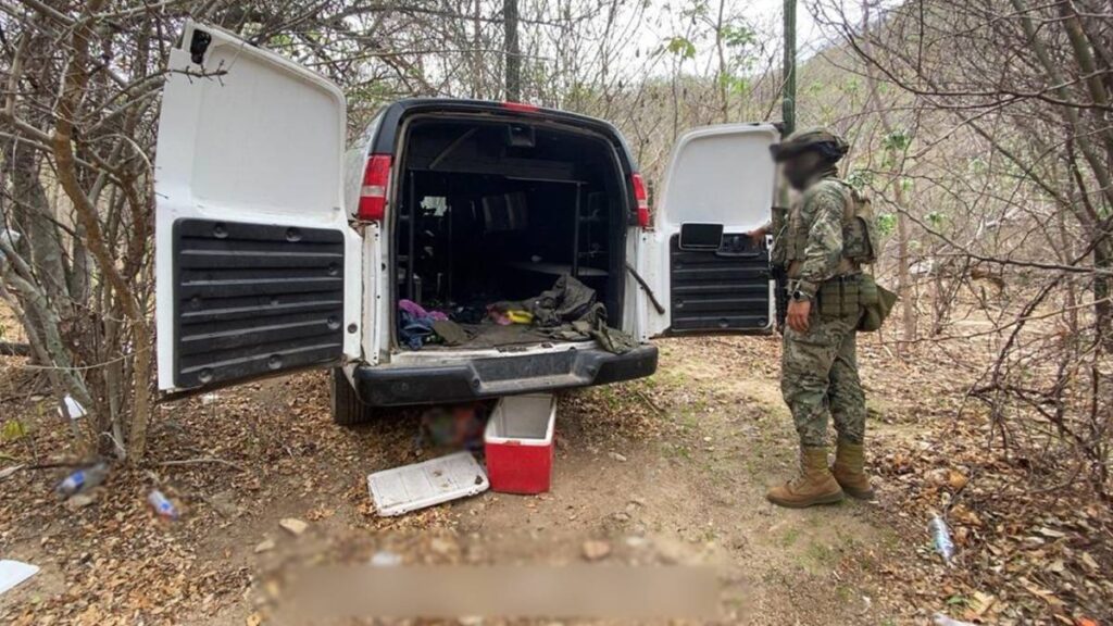 Autoridades aseguran artículos del crimen en Sinaloa.