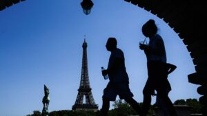 París y otras 15 regiones de Francia, en alerta roja por ola de calor; temperaturas podrían alcanzar los 41 grados