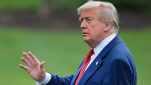 Trump a Israel: “No lancen esas bombas”; acusa violar tregua con Irán