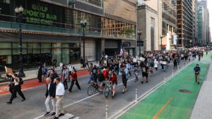 Protestas contra las redadas migratorias se multiplican por EE.UU.