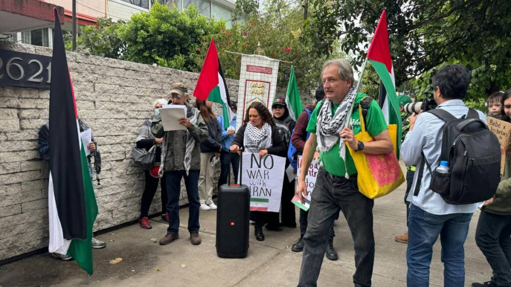 PROTESTAN FRENTE A EMBAJADAS DE PALESTINA E IRÁN EN CDMX CONTRA CONFLICTO ARMADO