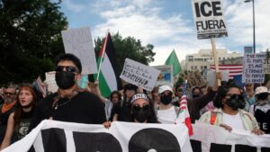 Muere manifestante baleado en protesta contra Trump en Utah
