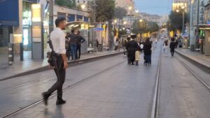 ¿Por qué hay civiles armados en las calles de Israel?
