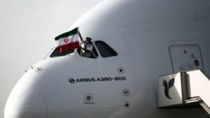 Irán reabre parcialmente espacio aéreo a vuelos internacionales
