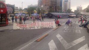 Plantón de normalistas en Reforma e Insurgentes: ¿qué es lo que piden?