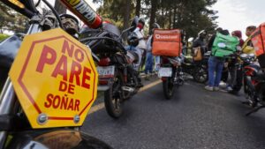 Repartidores de apps bloquean Paseo de la Reforma; checa la alternativa vial