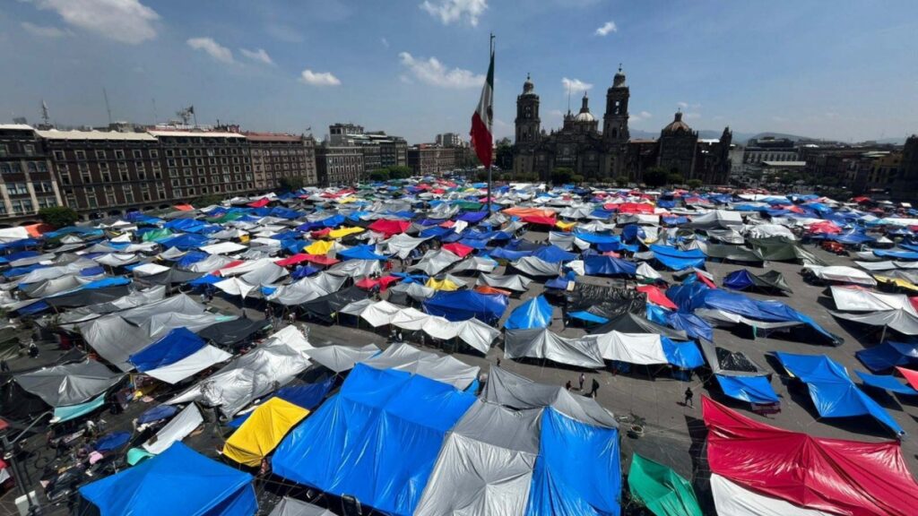 Reportan retiro de la CNTE de parte de su plantón en la CDMX