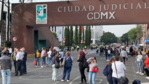 “En todas las puertas había golpeadores”: se desata pelea entre trabajadores del TSJ-CDMX y presunto grupo de choque