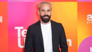¿Quiénes son Marc Crosas y Lola del Carril?, comentaristas que se volvieron virales por supuesto coqueteo al aire