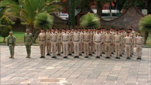 Entrenan como militares, viven en disciplina y salen con un plan. Así es el SMN encuadrado