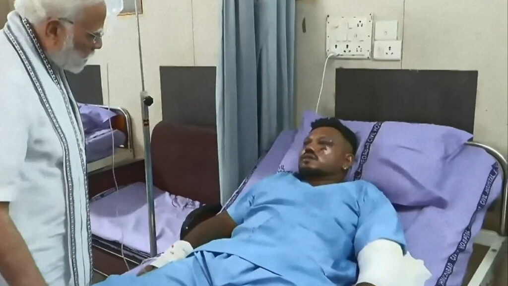 Nuevo video muestra a único sobreviviente del avionazo en India salir caminando