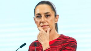 Son ejemplo: Sheinbaum reprocha maltrato a migrantes