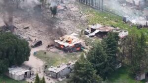 Suman 2 muertos tras explosión de pirotecnia en Tultepec