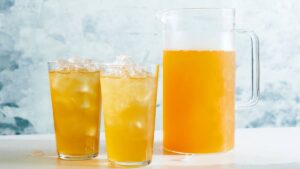 Cómo hacer tepache casero: la bebida fermentada más refrescante de México