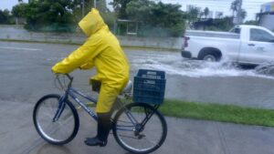 Se forma tormenta tropical Barbara frente a la costa de Guerrero, podría convertirse en huracán hoy