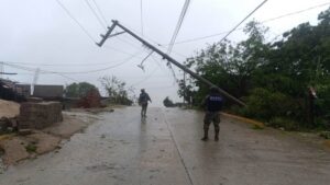 Tras Erick, vigilan otro posible ciclón frente a Oaxaca y Chiapas