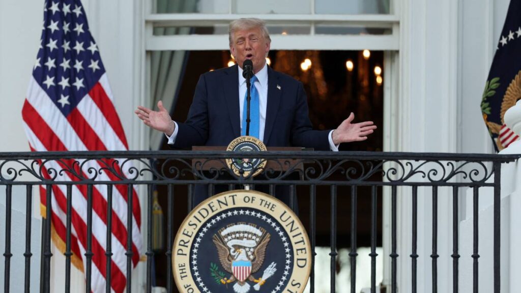 Trump limita acceso a extranjeros en EE. UU.