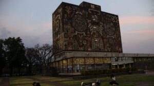 La UNAM queda fuera del top 100 de universidades del mundo en ranking QS 2026
