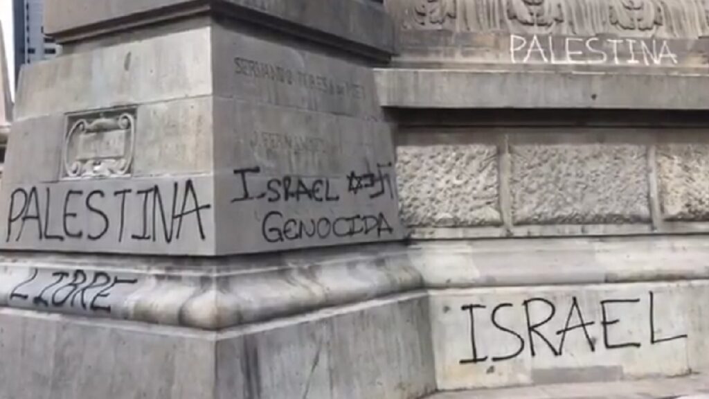 Vandalizan el Ángel de la Independencia durante protesta por Palestina
