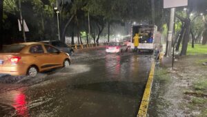 VIDEOS: Triple alerta por lluvias; afectan AICM y varias alcaldías