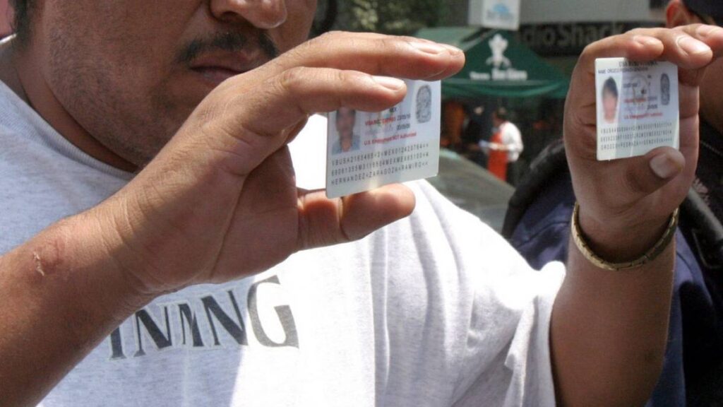 Cantante Javier Rosas se queda sin visa.