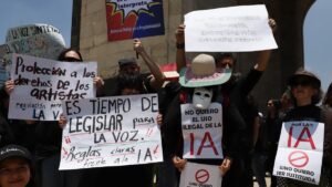 Actores de doblaje y locutores arman “rebelión contra las máquinas”; exigen no ser remplazados por IA