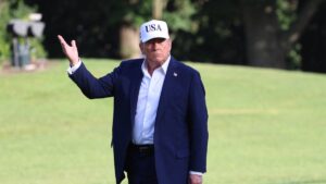 Trump retrasa entrada en vigor de aranceles hasta agosto