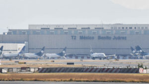 Tras incidente entre 2 aviones, Sheinbaum asegura que seguridad en AICM está garantizada