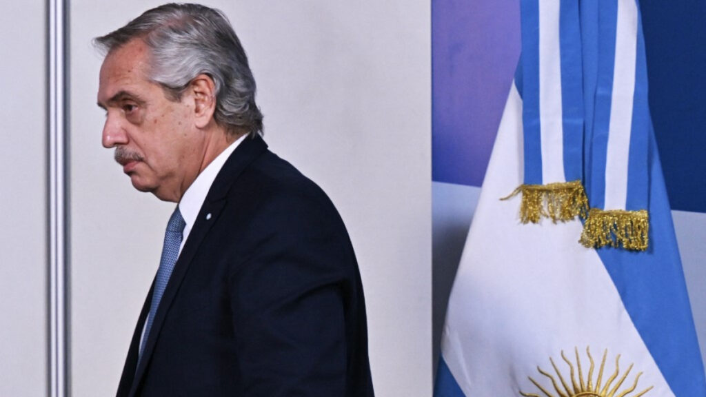 Procesan a expresidente de Argentina, Alberto Fernández, por presunta corrupción