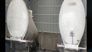 Aseguran 39 mil litros de combustible ilegal y autotanques en inmueble de León, Guanajuato