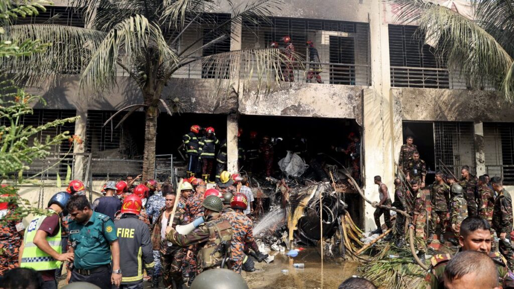 Accidente aéreo en Bangladesh