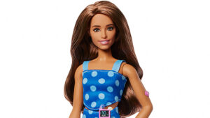 Mattel presenta primera Barbie con diabetes tipo 1 en su historia