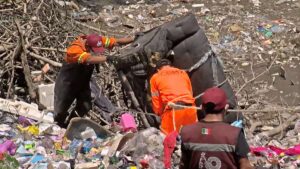 Retiran entre 10 y 15 toneladas diarias de basura en presas de la Álvaro Obregón