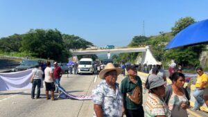 SNTE libera Autopista del Sol tras horas de bloqueo en Chilpancingo
