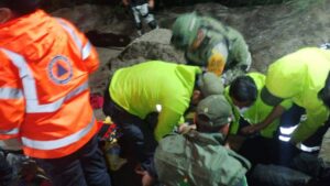 Cae autobús de pasajeros al río Tlapaneco en Guerrero; reportan 7 muertos y 30 heridos  