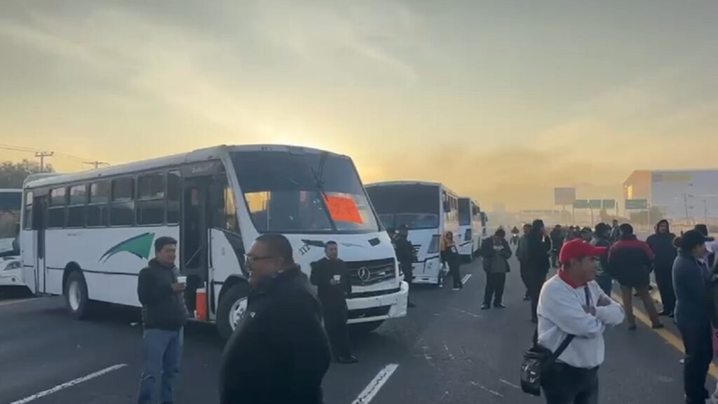 caos-en-la-autopista-mexico-puebla-transportistas-cierran-por-inseguridad