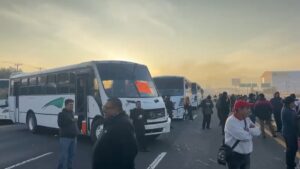 Reabren la autopista México-Puebla tras bloqueo de transportistas