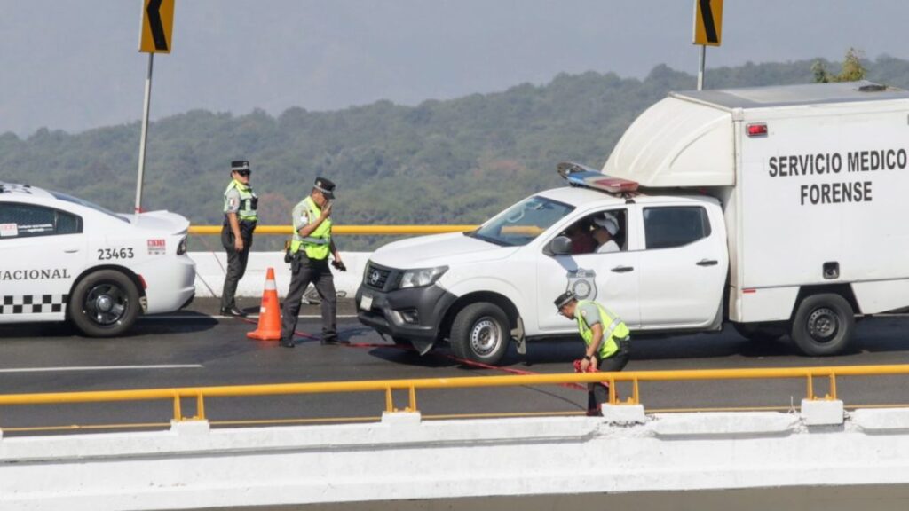 Agreden a dos trabajadores de Capufe en autopista Querétaro-Irapuato.