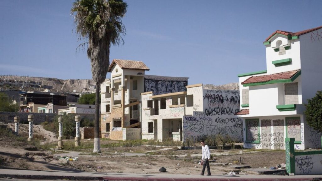 SCJN autoriza a intervenir en casas abandonadas; dueños deberán pagar multas y el costo del saneamiento