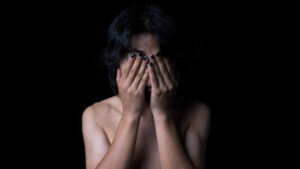 ¿Quién es “Sister Hong”, el hombre que fingía ser mujer para grabar a sus citas y venderlas online?